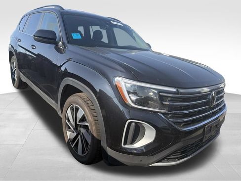 Used 2025 Volkswagen Atlas SE FWD image 18
