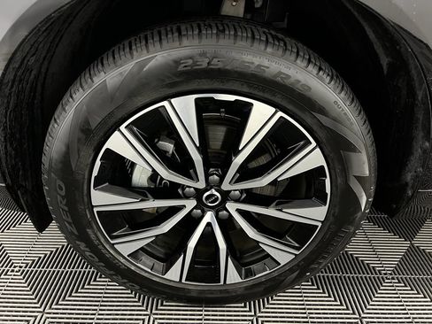 Used 2025 Volvo XC60 B5 Plus image 12