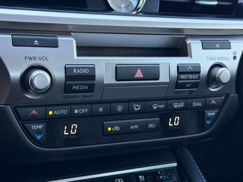 Used 2018 Lexus ES 350 w/ Luxury Package w/Wood Trim FWD image 22
