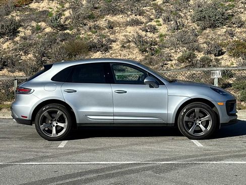 Certified 2024 Porsche Macan image 9