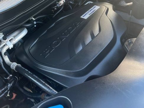 Used 2018 Honda Pilot Touring image 22