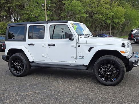Used 2023 Jeep Wrangler Unlimited Sahara w/ Dual Top Group AWD/4WD image 2