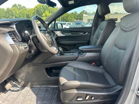 Used 2023 Cadillac XT6 Premium Luxury w/ Technology Package FWD image 8