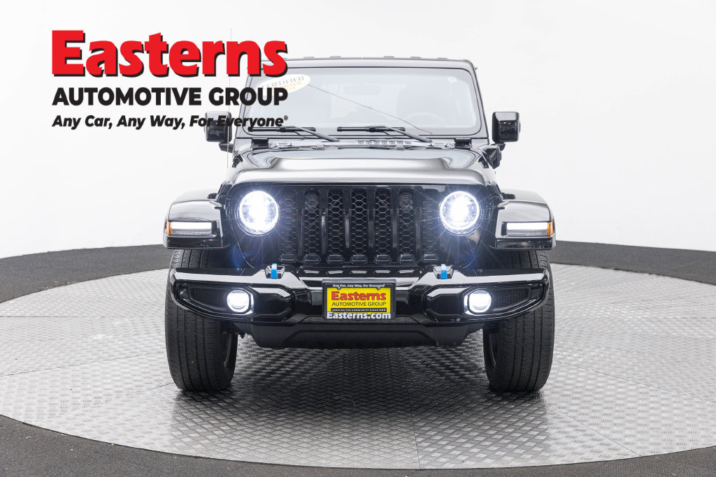Used 2023 Jeep Wrangler Unlimited Sahara AWD/4WD image 3