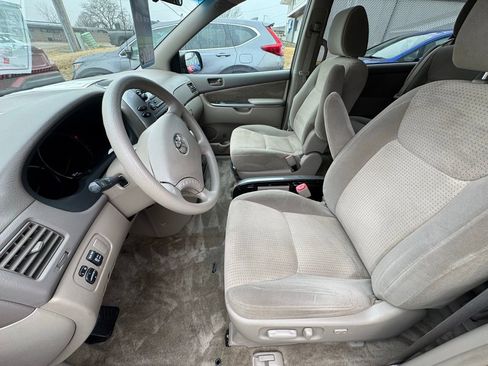 Used 2010 Toyota Sienna LE image 10