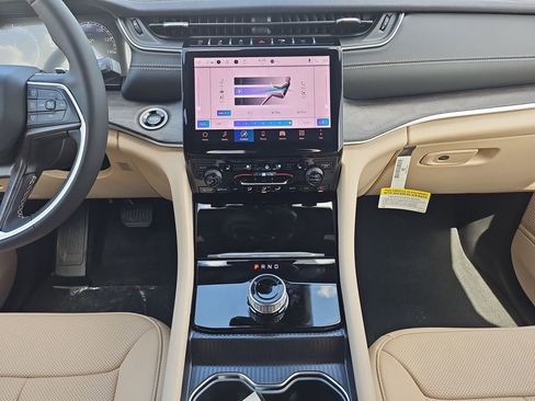 New 2025 Jeep Grand Cherokee Limited w/ Luxury Tech Group II image 11