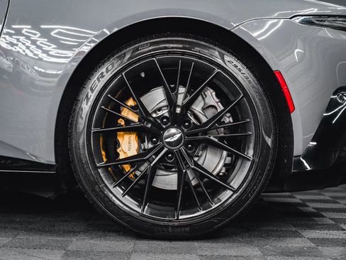 Used 2021 Aston Martin V8 Vantage Coupe image 14