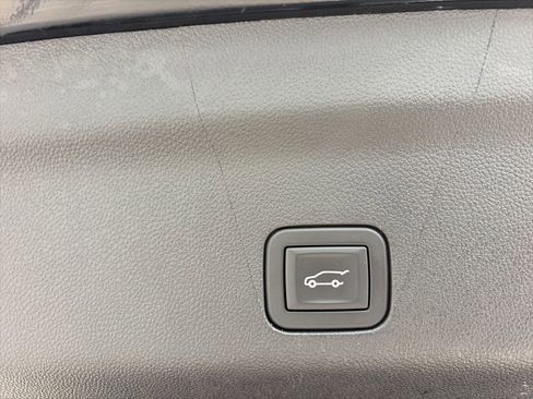 Used 2025 Chevrolet Suburban Z71 AWD/4WD image 45
