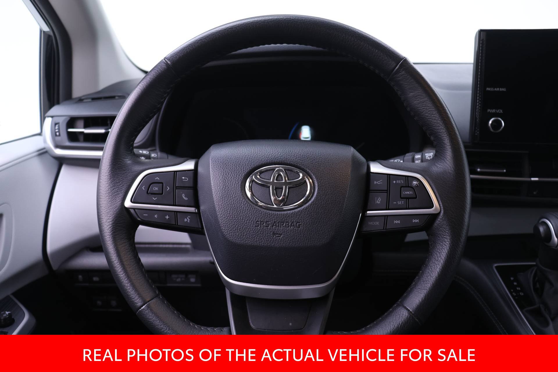 Certified 2026 Toyota Sienna XLE FWD image 15
