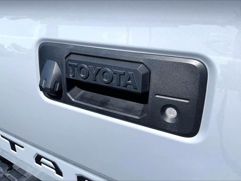 Used 2021 Toyota Tacoma TRD Off-Road w/ Technology Package AWD/4WD image 30
