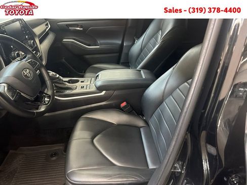 Certified 2021 Toyota Highlander XLE image 11