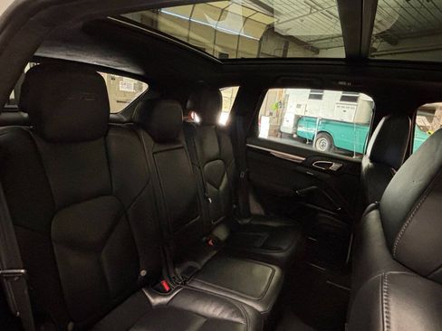 Used 2016 Porsche Cayenne GTS AWD/4WD image 32