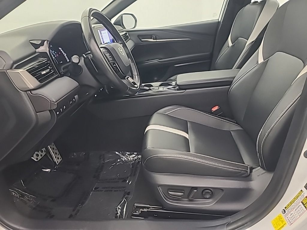 Used 2025 Toyota Camry SE FWD image 26