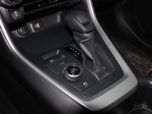 Used 2025 Toyota RAV4 XLE image 14