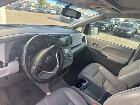 Used 2017 Toyota Sienna XLE w/ XLE Navigation Package AWD/4WD image 13