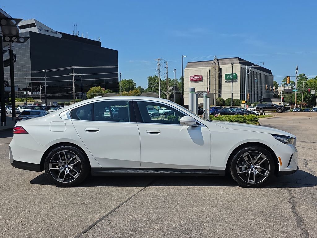 Used 2026 BMW 530i RWD image 6