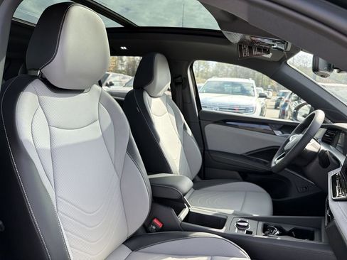 New 2026 Volkswagen Tiguan SE R-Line FWD image 19