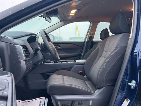 Used 2025 Nissan Rogue SV image 12