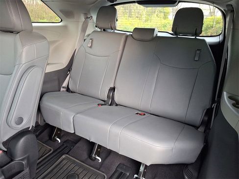 Certified 2024 Toyota Sienna XLE image 11
