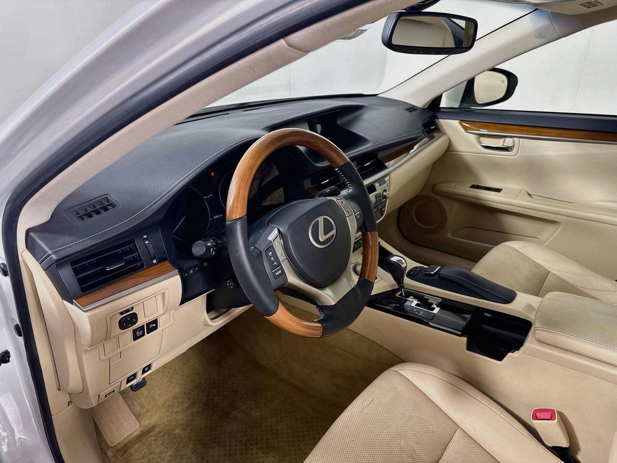Used 2013 Lexus ES 300h w/ Luxury Pkg FWD image 8