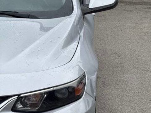 Used 2017 Chevrolet Malibu LT FWD image 25