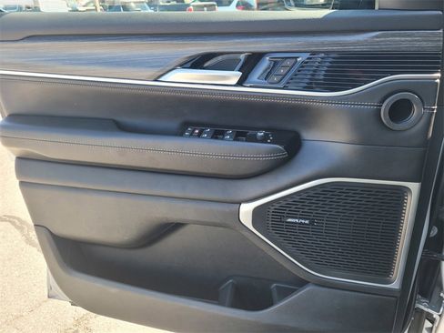 Used 2023 Jeep Wagoneer L Series II image 28