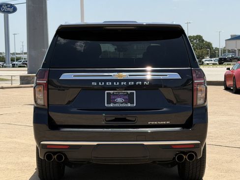 Used 2023 Chevrolet Suburban Premier RWD image 5