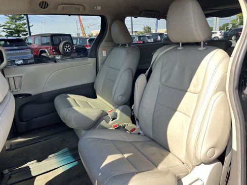 Used 2017 Toyota Sienna XLE w/ XLE Navigation Package FWD image 24