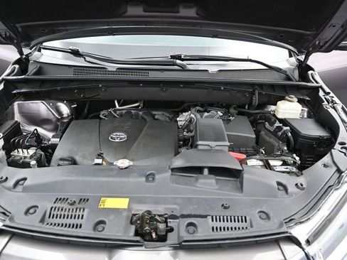 Used 2019 Toyota Highlander Limited Platinum image 11