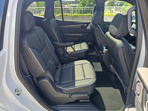 New 2026 Buick Enclave Avenir w/ Super Cruise Package AWD/4WD image 13