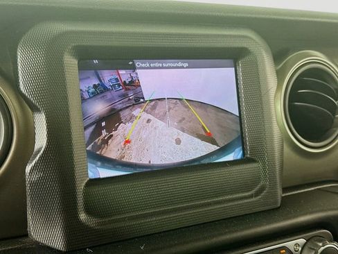 Used 2023 Jeep Wrangler Sport S image 13