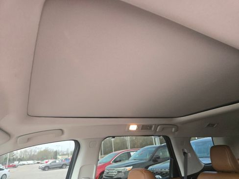 Used 2023 Nissan Pathfinder Platinum image 11