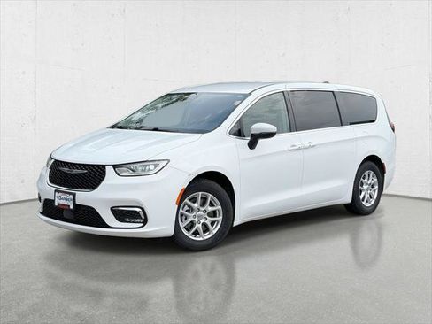 Certified 2023 Chrysler Pacifica Touring-L FWD image 1
