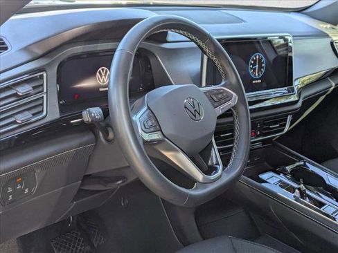 Used 2024 Volkswagen Atlas Cross Sport SE FWD image 9