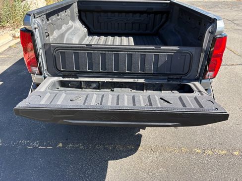 Used 2023 Chevrolet Colorado ZR2 w/ ZR2 Convenience Package III AWD/4WD image 9