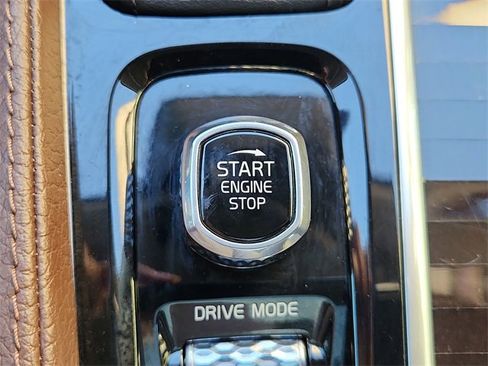 Used 2019 Volvo XC90 T6 Momentum w/ Protection Package Premier image 17