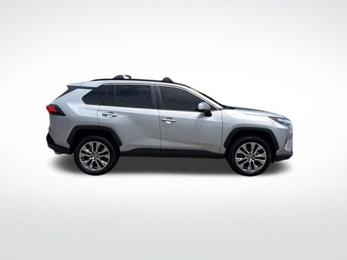 Used 2022 Toyota RAV4 XLE Premium AWD/4WD image 4