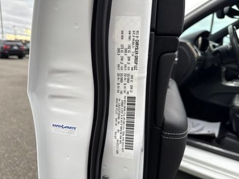 Used 2015 Jeep Grand Cherokee Overland AWD/4WD image 21