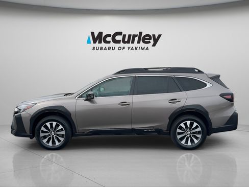 Used 2023 Subaru Outback Limited image 2