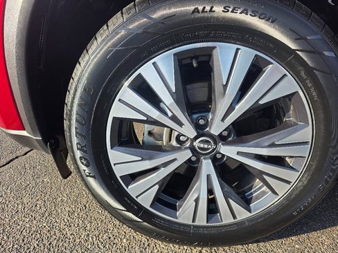 Used 2022 Nissan Rogue SV image 9