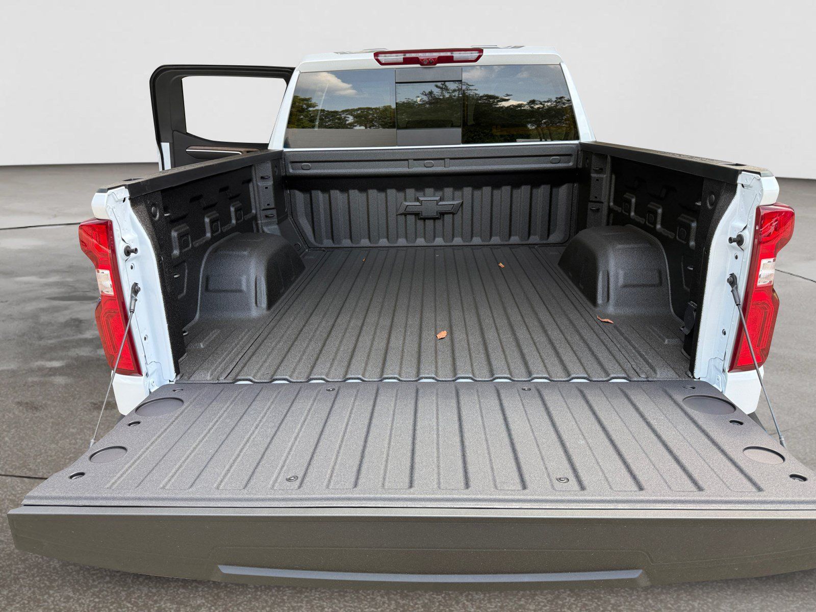 New 2026 Chevrolet Silverado 1500 High Country w/ Technology Package AWD/4WD image 17