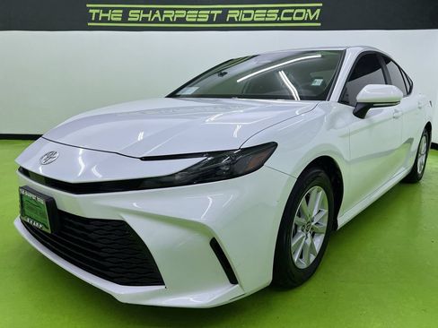 Used 2025 Toyota Camry LE FWD image 5