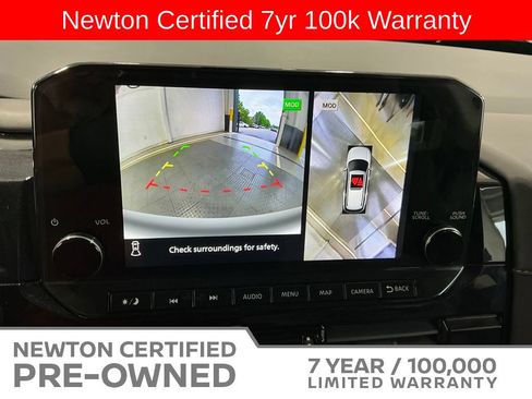 Used 2025 Nissan Pathfinder SL FWD image 10