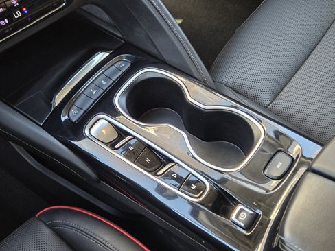 Used 2022 Buick Envision Essence w/ Sport Touring Package image 21