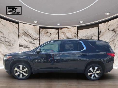 Used 2020 Chevrolet Traverse LT w/ LT Premium Package AWD/4WD image 8