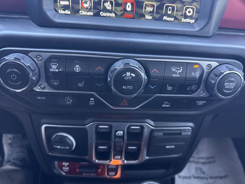 Used 2022 Jeep Wrangler Unlimited Rubicon w/ Cold Weather Group AWD/4WD image 28