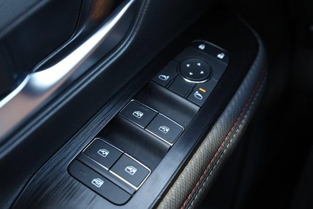 Certified 2026 Nissan Kicks SR FWD image 18