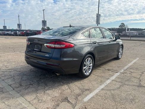 Used 2020 Ford Fusion SE image 17