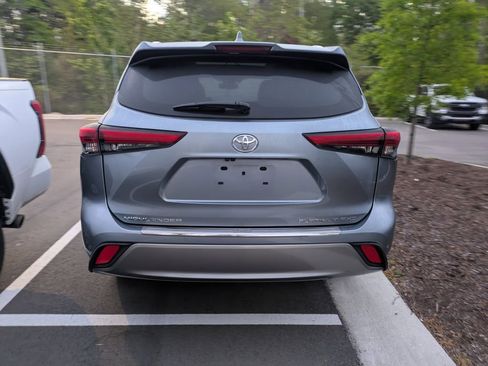 Used 2022 Toyota Highlander Platinum image 6