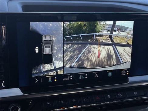 Used 2022 Chevrolet Silverado 1500 High Country w/ Technology Package image 18